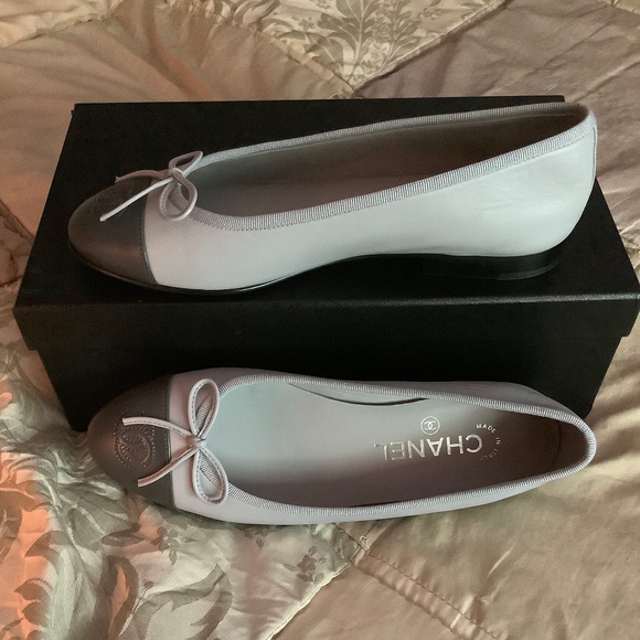 Chanel CC Ballet Flats - Picture 2 of 9